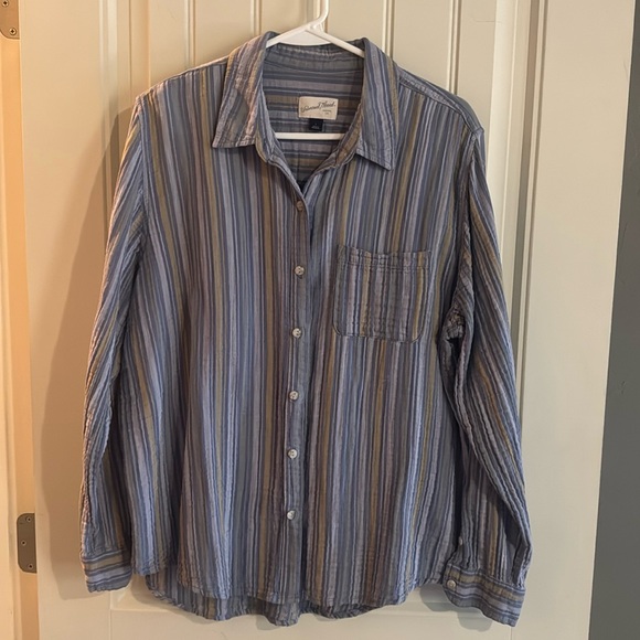 Universal Thread Button Down - Picture 2 of 5